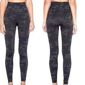 Spanx Look At Me Now Seamless Leggings Size M Black Camo High Rise